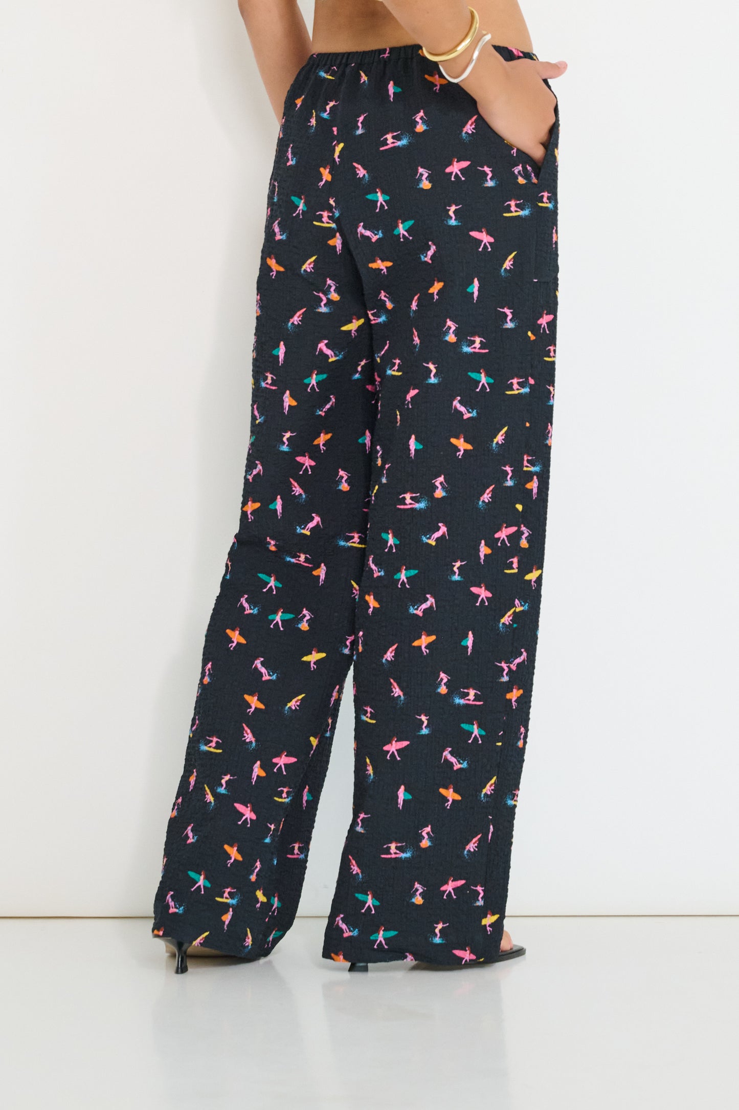 Coastline Pants in Petit Surfer French cotton seersucker black print back view with relaxed wide-leg fit and elastic waist, made in Canada