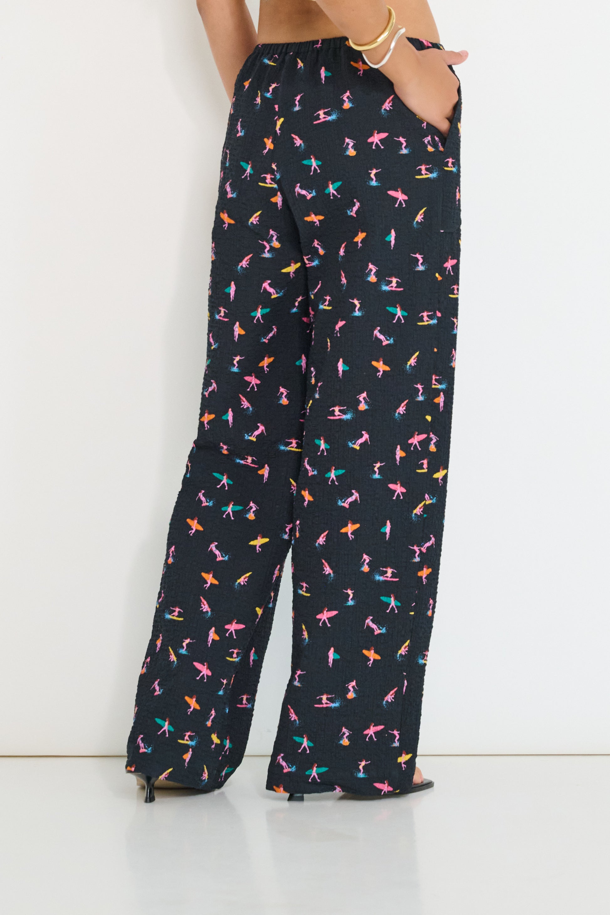 Coastline Pants in Petit Surfer French cotton seersucker black print back view with relaxed wide-leg fit and elastic waist, made in Canada