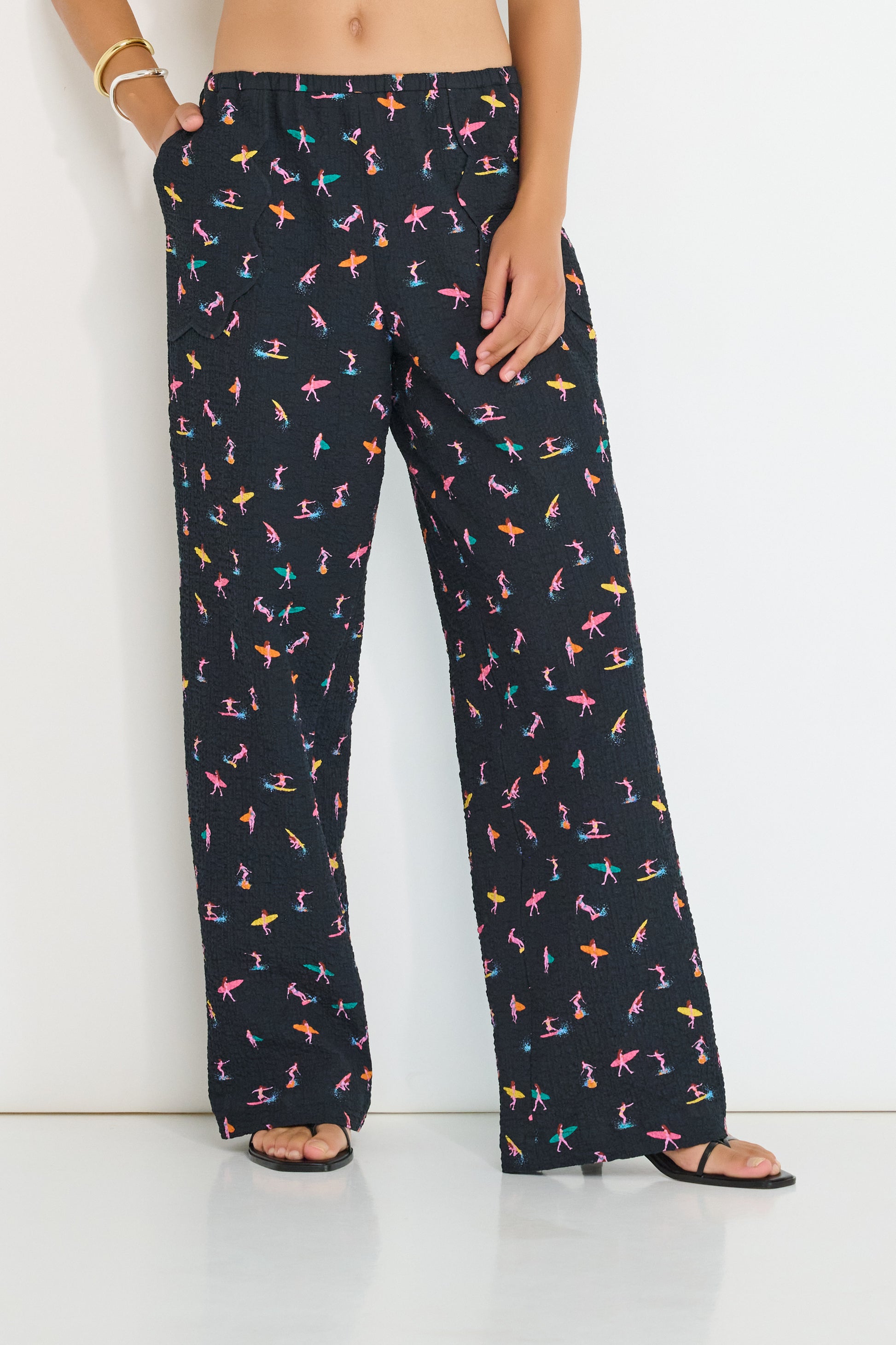 Coastline Pants in Petit Surfer French cotton seersucker front view with elastic waist and relaxed straight leg, made in Canada
