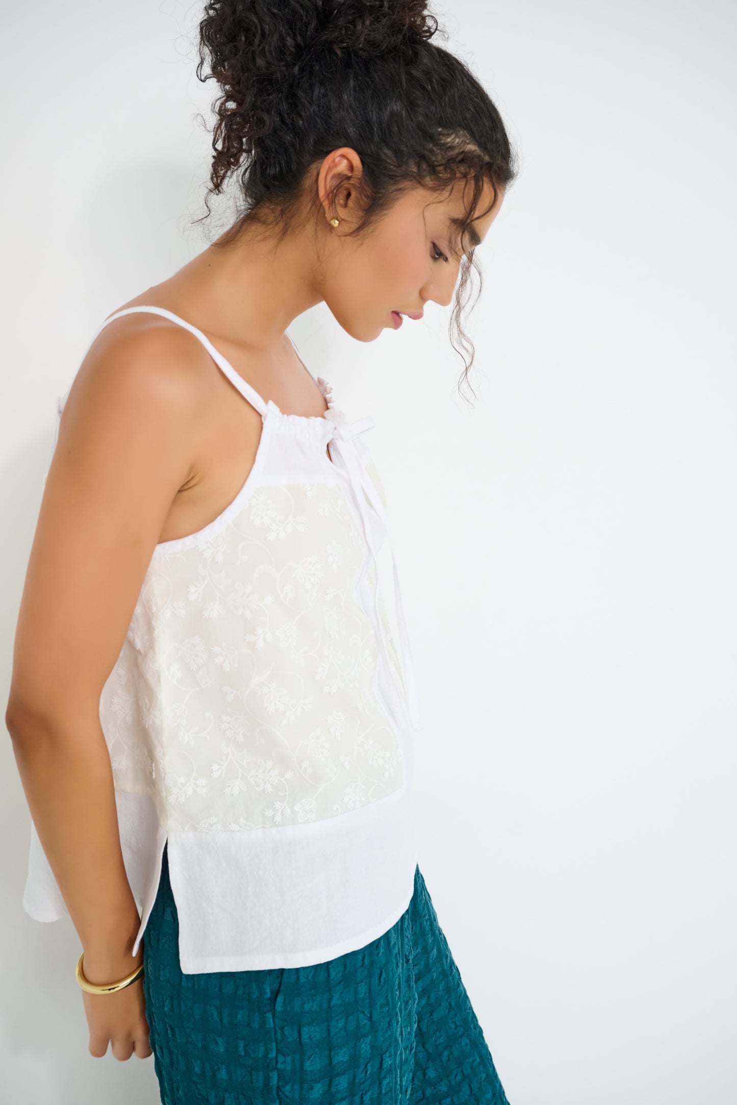 Stellaire Camisole in white linen with ivory lace panel and side slit detail, made in Canada