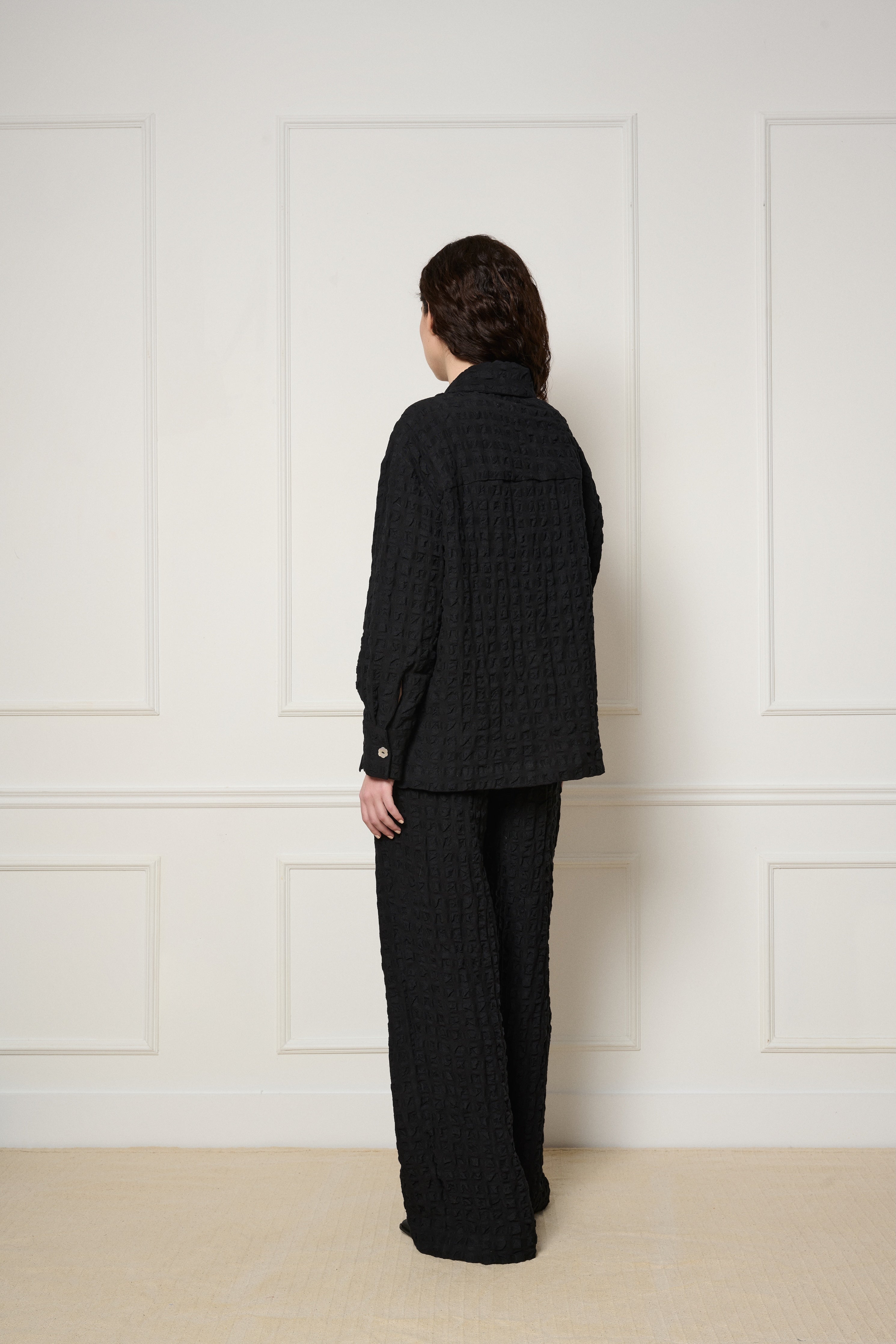 Voyage Jacket in black linen viscose seersucker back view made in Canada by dorsaLi