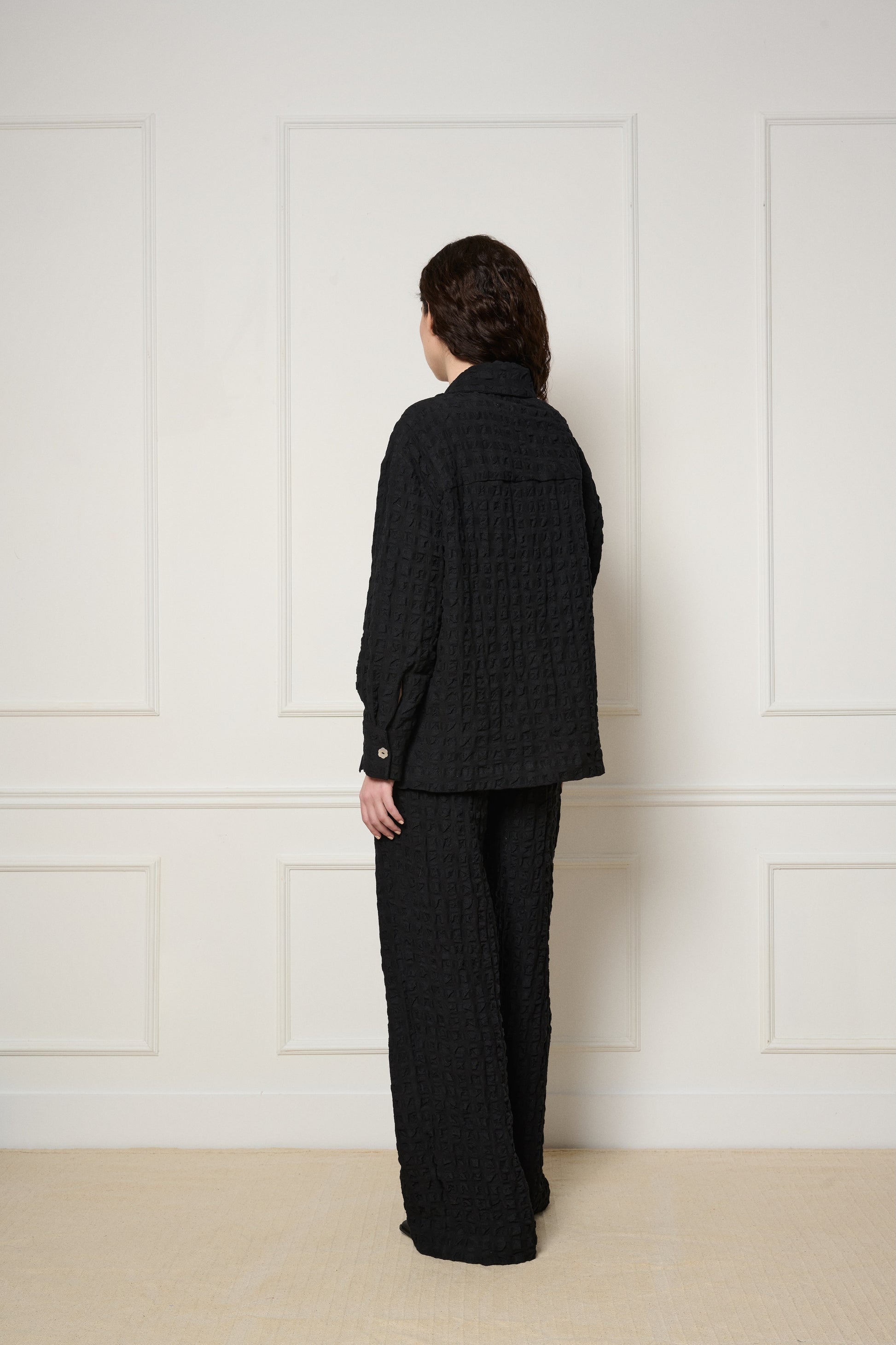 Voyage Jacket in black linen viscose seersucker back view made in Canada by dorsaLi